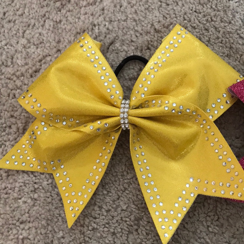 Yellow cheer bow